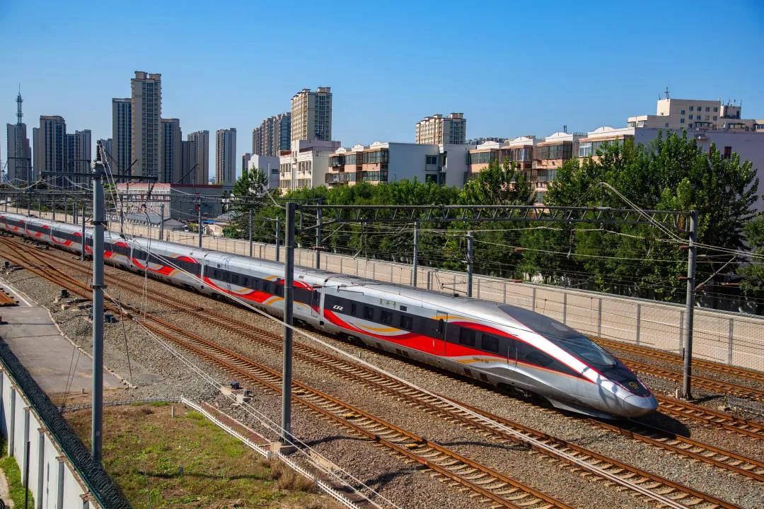 国铁集团高铁最新动态,飞驰的友情与家的温馨之旅