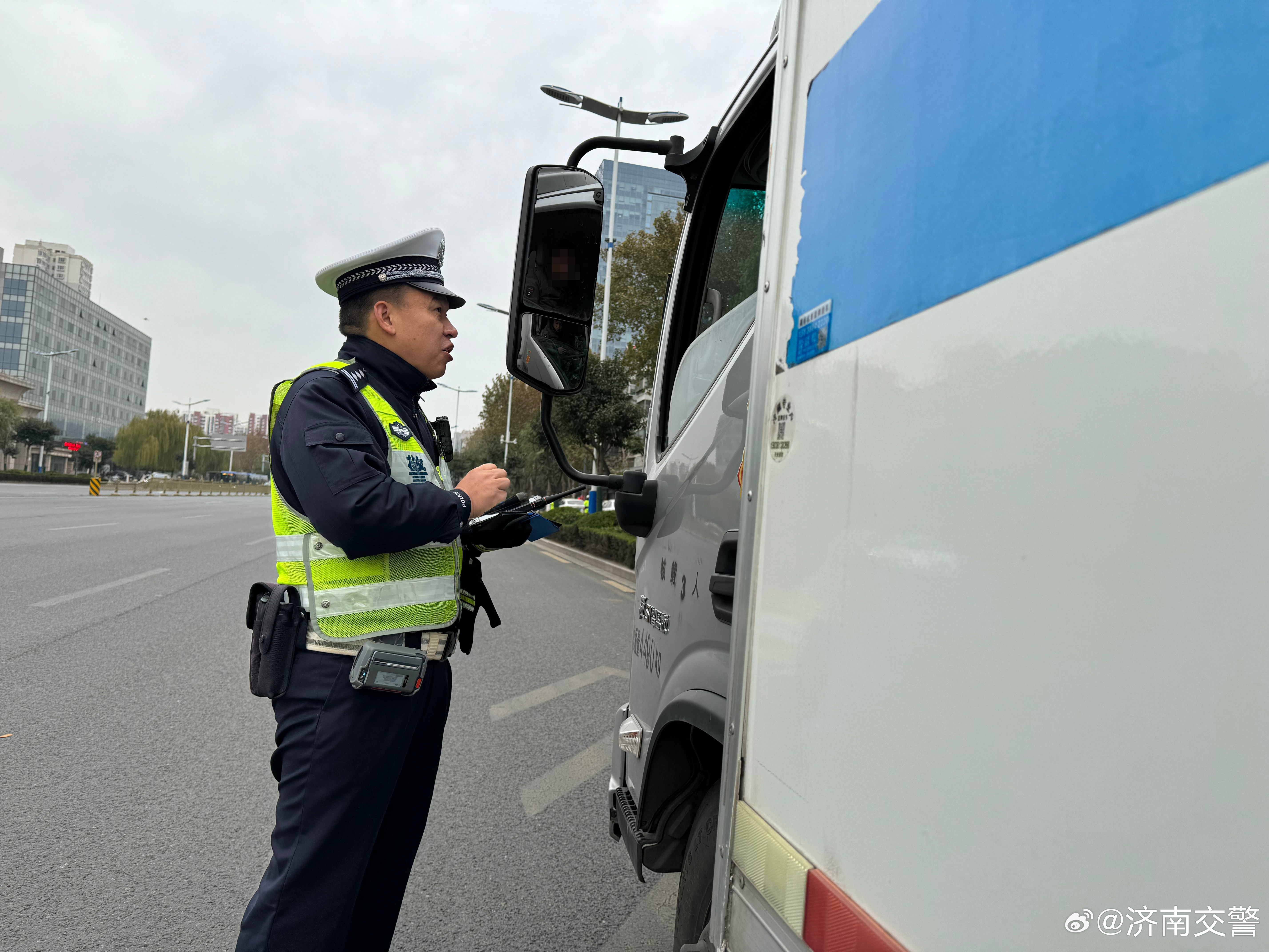 最新交警资讯概览，获取与了解交警动态的步骤指南