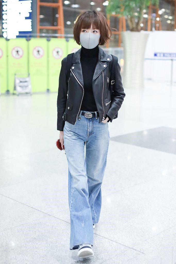 鲁豫机场最新美照，时尚魅力闪耀瞬间