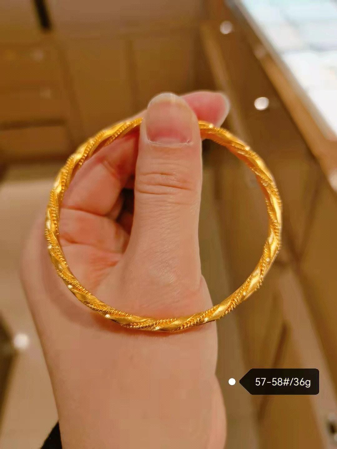 ✨闪耀瞬间，最新款黄金手镯重磅推荐，尽显尊贵风采！