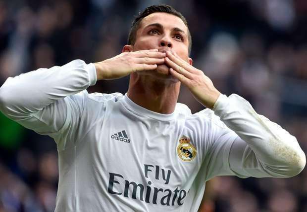 C罗比赛为何总穿长袖？深入解析背后的原因与动机。