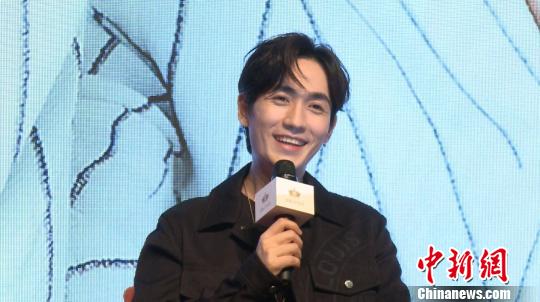 演员巍，演艺之路的闪耀之星