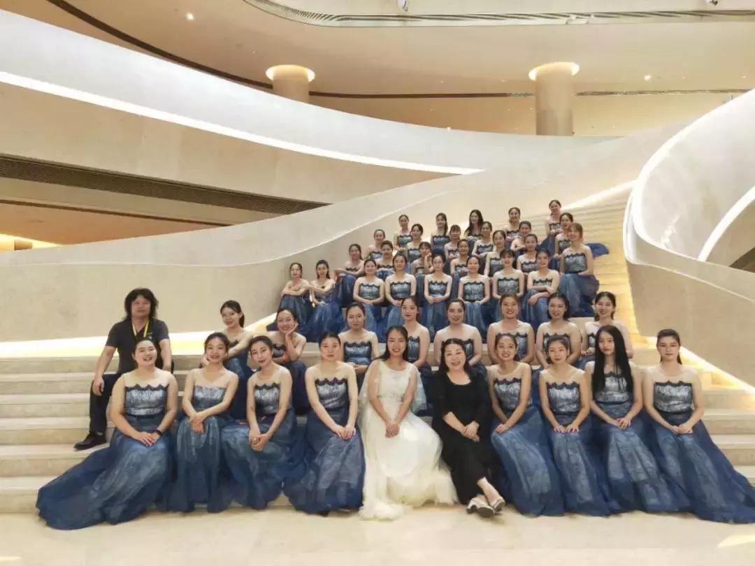 全国合唱比赛，小巷深处的音乐盛宴与独特小店的文化展现