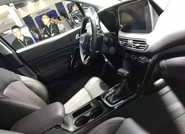 全新智能座驾上市！科技重塑驾驶梦想——前所未有的新车盛宴体验