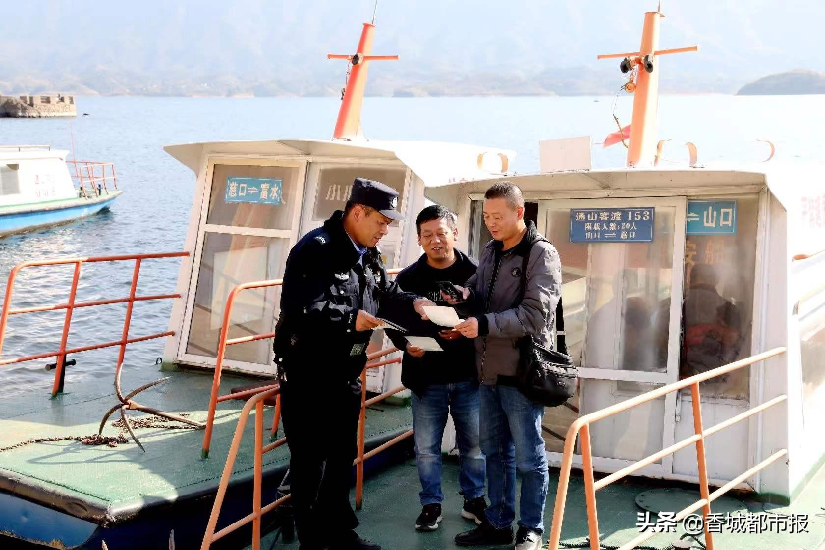 湖北通山交通事故中的温暖瞬间，路上的意外小插曲