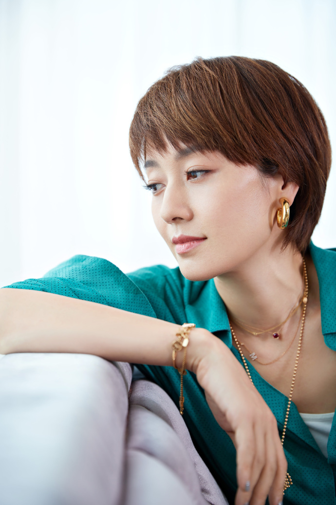 马伊利最新影片揭秘，小巷深处的独特风情与隐藏的特色小店