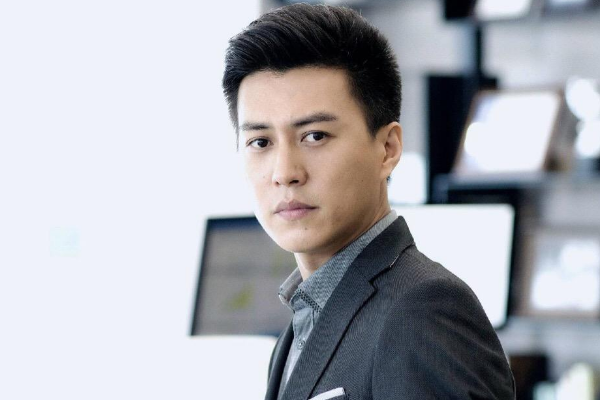 四十多岁男明星的魅力依旧不减,风采依旧光芒四射