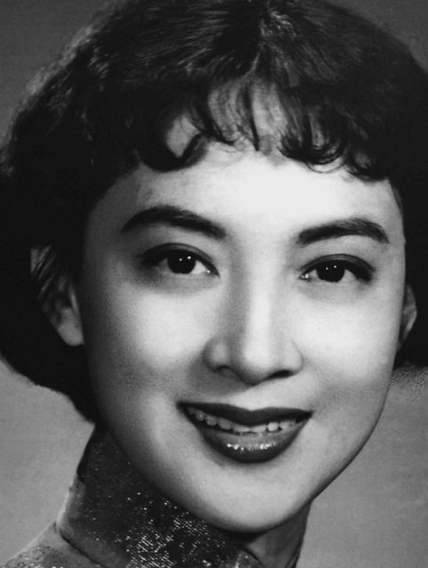 探索明星世界的黑白光影，揭秘背后的故事与真相